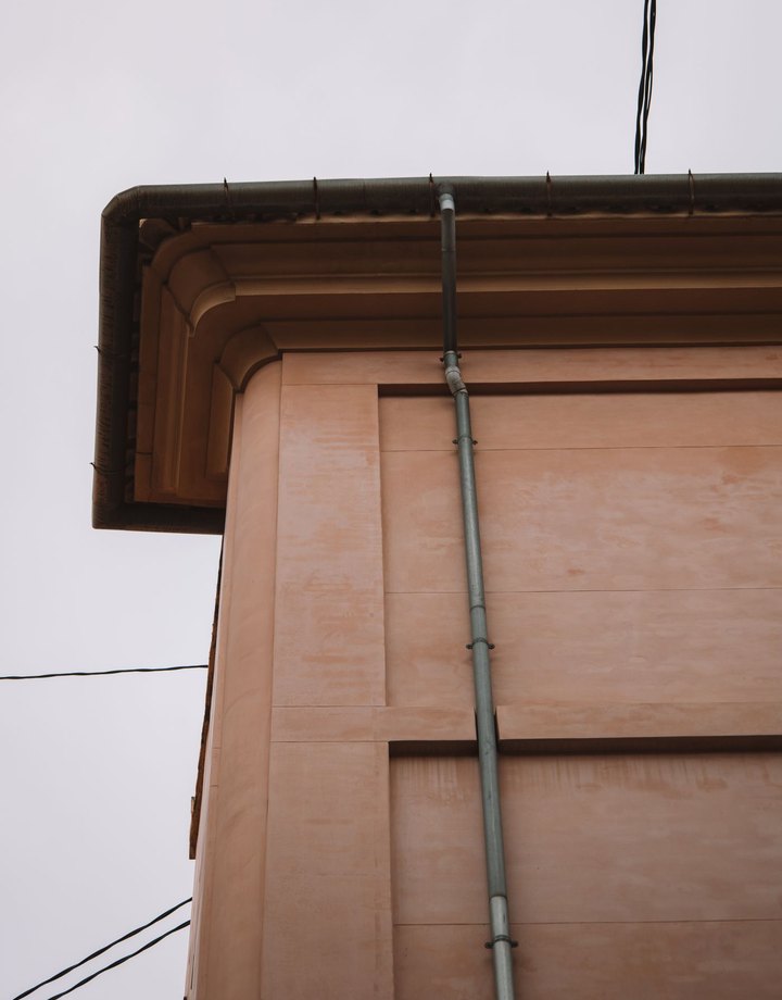 Rot-free aluminum-wrapped fascia and seamless gutters