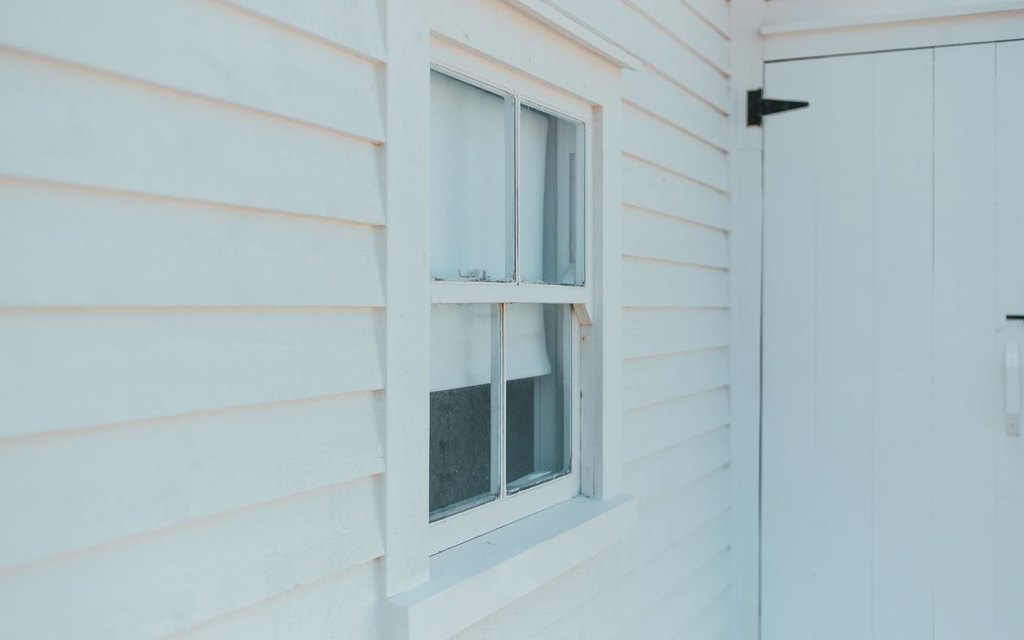 Seamless Gutters vs. Sectional: What Tampa Homeowners Should Know