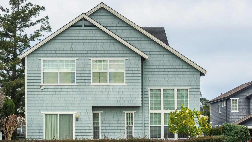 Vinyl vs. Aluminum Soffit: Which Holds Up Better in Florida?